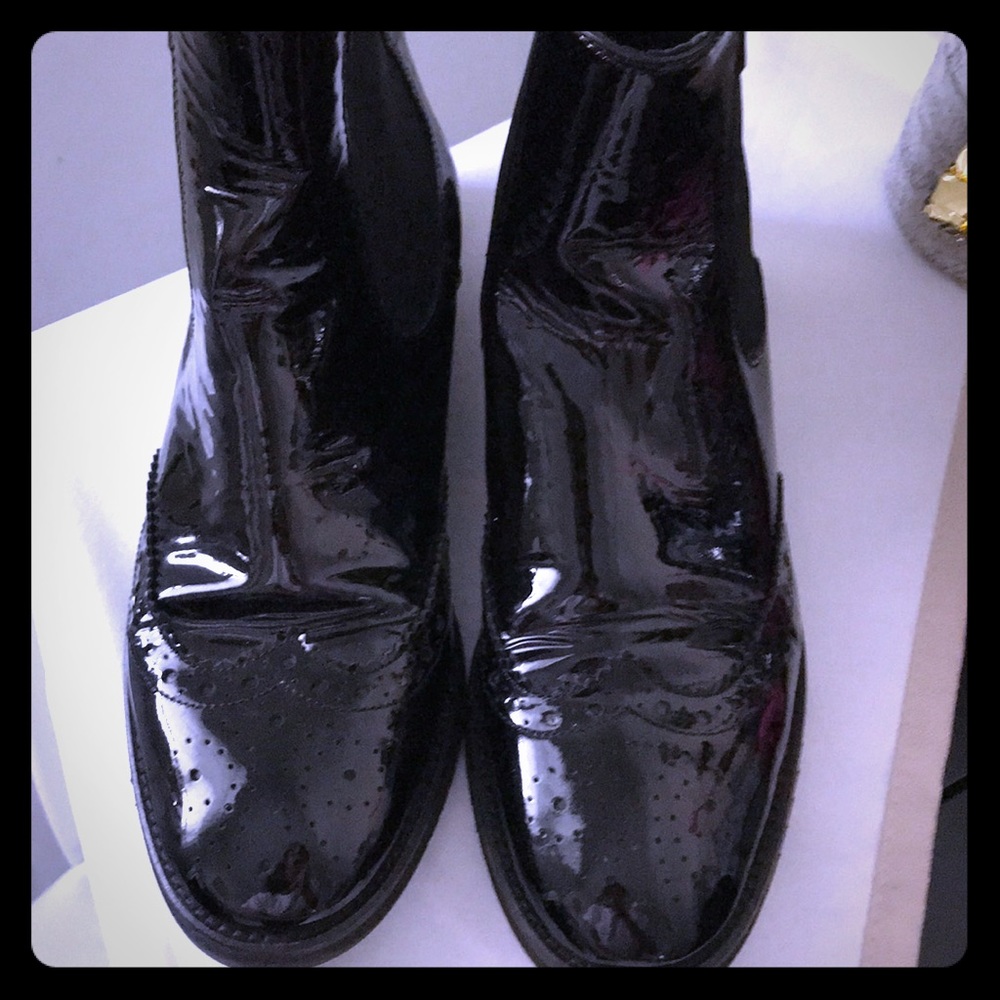 Shiny oxford style ankle boot